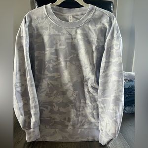 Lululemon sweatshirt size 6